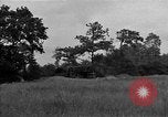 Standbild USA 127 Field Artillery Regiment Haubitzen feuern Saint Lo Frankreich, 1944, aus Sekunde 14 historischem Filmmaterial Videoclip 65675051311