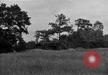 Standbild USA 127 Field Artillery Regiment Haubitzen feuern Saint Lo Frankreich, 1944, aus Sekunde 15 historischem Filmmaterial Videoclip 65675051311