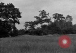 Standbild USA 127 Field Artillery Regiment Haubitzen feuern Saint Lo Frankreich, 1944, aus Sekunde 16 historischem Filmmaterial Videoclip 65675051311