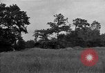 Standbild USA 127 Field Artillery Regiment Haubitzen feuern Saint Lo Frankreich, 1944, aus Sekunde 18 historischem Filmmaterial Videoclip 65675051311