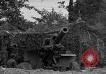 Standbild USA 127 Field Artillery Regiment Haubitzen feuern Saint Lo Frankreich, 1944, aus Sekunde 24 historischem Filmmaterial Videoclip 65675051311