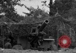 Standbild USA 127 Field Artillery Regiment Haubitzen feuern Saint Lo Frankreich, 1944, aus Sekunde 30 historischem Filmmaterial Videoclip 65675051311