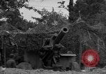 Standbild USA 127 Field Artillery Regiment Haubitzen feuern Saint Lo Frankreich, 1944, aus Sekunde 31 historischem Filmmaterial Videoclip 65675051311