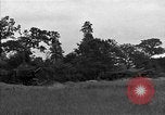 Standbild USA 127 Field Artillery Regiment Haubitzen feuern Saint Lo Frankreich, 1944, aus Sekunde 35 historischem Filmmaterial Videoclip 65675051311