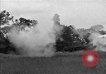 Standbild USA 127 Field Artillery Regiment Haubitzen feuern Saint Lo Frankreich, 1944, aus Sekunde 38 historischem Filmmaterial Videoclip 65675051311