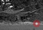 Standbild USA 127 Field Artillery Regiment Haubitzen feuern Saint Lo Frankreich, 1944, aus Sekunde 39 historischem Filmmaterial Videoclip 65675051311