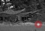 Standbild USA 127 Field Artillery Regiment Haubitzen feuern Saint Lo Frankreich, 1944, aus Sekunde 44 historischem Filmmaterial Videoclip 65675051311