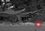 Standbild USA 127 Field Artillery Regiment Haubitzen feuern Saint Lo Frankreich, 1944, aus Sekunde 48 historischem Filmmaterial Videoclip 65675051311