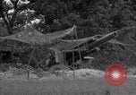 Standbild USA 127 Field Artillery Regiment Haubitzen feuern Saint Lo Frankreich, 1944, aus Sekunde 52 historischem Filmmaterial Videoclip 65675051311