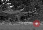Standbild USA 127 Field Artillery Regiment Haubitzen feuern Saint Lo Frankreich, 1944, aus Sekunde 57 historischem Filmmaterial Videoclip 65675051311