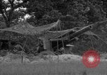 Standbild USA 127 Field Artillery Regiment Haubitzen feuern Saint Lo Frankreich, 1944, aus Sekunde 58 historischem Filmmaterial Videoclip 65675051311