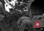 Standbild USA 127 Field Artillery Regiment Saint Lo Frankreich, 1944, aus Sekunde 32 historischem Filmmaterial Videoclip 65675051314