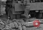 Standbild USA 127 Field Artillery Regiment Saint Lo Frankreich, 1944, aus Sekunde 46 historischem Filmmaterial Videoclip 65675051314
