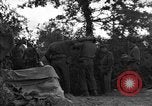 Standbild USA 127 Field Artillery Regiment Saint Lo Frankreich, 1944, aus Sekunde 50 historischem Filmmaterial Videoclip 65675051316