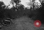 Standbild Straße frei von Minen mit Sprengsätzen Emelie Frankreich, 1944, aus Sekunde 11 historischem Filmmaterial Videoclip 65675051321