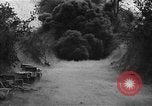 Standbild Straße frei von Minen mit Sprengsätzen Emelie Frankreich, 1944, aus Sekunde 12 historischem Filmmaterial Videoclip 65675051321