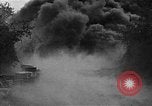 Standbild Straße frei von Minen mit Sprengsätzen Emelie Frankreich, 1944, aus Sekunde 15 historischem Filmmaterial Videoclip 65675051321
