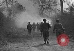 Standbild Straße frei von Minen mit Sprengsätzen Emelie Frankreich, 1944, aus Sekunde 24 historischem Filmmaterial Videoclip 65675051321