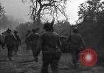 Standbild Straße frei von Minen mit Sprengsätzen Emelie Frankreich, 1944, aus Sekunde 28 historischem Filmmaterial Videoclip 65675051321