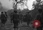 Standbild Straße frei von Minen mit Sprengsätzen Emelie Frankreich, 1944, aus Sekunde 29 historischem Filmmaterial Videoclip 65675051321