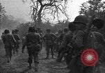 Standbild Straße frei von Minen mit Sprengsätzen Emelie Frankreich, 1944, aus Sekunde 30 historischem Filmmaterial Videoclip 65675051321