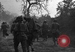 Standbild Straße frei von Minen mit Sprengsätzen Emelie Frankreich, 1944, aus Sekunde 32 historischem Filmmaterial Videoclip 65675051321