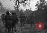 Standbild Straße frei von Minen mit Sprengsätzen Emelie Frankreich, 1944, aus Sekunde 33 historischem Filmmaterial Videoclip 65675051321