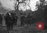 Standbild Straße frei von Minen mit Sprengsätzen Emelie Frankreich, 1944, aus Sekunde 34 historischem Filmmaterial Videoclip 65675051321