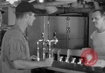 Standbild United States Navy Segler geniessen Eis Pazifik, 1954, aus Sekunde 16 historischem Filmmaterial Videoclip 65675051350
