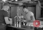 Standbild United States Navy Segler geniessen Eis Pazifik, 1954, aus Sekunde 29 historischem Filmmaterial Videoclip 65675051350