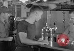 Standbild United States Navy Segler geniessen Eis Pazifik, 1954, aus Sekunde 33 historischem Filmmaterial Videoclip 65675051350