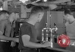 Standbild United States Navy Segler geniessen Eis Pazifik, 1954, aus Sekunde 34 historischem Filmmaterial Videoclip 65675051350