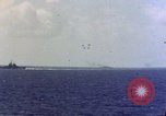 Immagine di USS Hancock colpito da kamikaze Oceano Pacifico, 1944, secondo 26 filmato di repertorio 65675051362