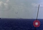 Immagine di USS Hancock colpito da kamikaze Oceano Pacifico, 1944, secondo 28 filmato di repertorio 65675051362