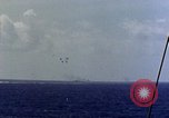 Immagine di USS Hancock colpito da kamikaze Oceano Pacifico, 1944, secondo 32 filmato di repertorio 65675051362