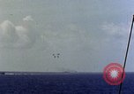 Immagine di USS Hancock colpito da kamikaze Oceano Pacifico, 1944, secondo 33 filmato di repertorio 65675051362
