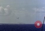 Immagine di USS Hancock colpito da kamikaze Oceano Pacifico, 1944, secondo 36 filmato di repertorio 65675051362