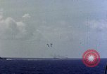 Immagine di USS Hancock colpito da kamikaze Oceano Pacifico, 1944, secondo 37 filmato di repertorio 65675051362