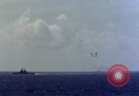 Immagine di USS Hancock colpito da kamikaze Oceano Pacifico, 1944, secondo 40 filmato di repertorio 65675051362