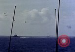 Immagine di USS Hancock colpito da kamikaze Oceano Pacifico, 1944, secondo 45 filmato di repertorio 65675051362