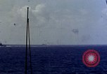 Immagine di USS Hancock colpito da kamikaze Oceano Pacifico, 1944, secondo 48 filmato di repertorio 65675051362