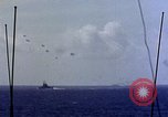 Immagine di USS Hancock colpito da kamikaze Oceano Pacifico, 1944, secondo 53 filmato di repertorio 65675051362