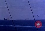 Immagine di USS Hancock colpito da kamikaze Oceano Pacifico, 1944, secondo 54 filmato di repertorio 65675051362