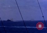 Immagine di USS Hancock colpito da kamikaze Oceano Pacifico, 1944, secondo 55 filmato di repertorio 65675051362