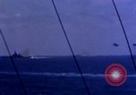 Immagine di USS Hancock colpito da kamikaze Oceano Pacifico, 1944, secondo 56 filmato di repertorio 65675051362