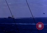 Immagine di USS Hancock colpito da kamikaze Oceano Pacifico, 1944, secondo 57 filmato di repertorio 65675051362