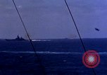 Immagine di USS Hancock colpito da kamikaze Oceano Pacifico, 1944, secondo 61 filmato di repertorio 65675051362