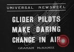 Standbild Segelflugzeug Piloten Newport Beach California USA, 1936, aus Sekunde 4 historischem Filmmaterial Videoclip 65675051397