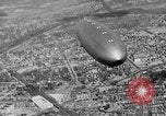 Standbild Luftschiff Hindenburg crash and burn Lakehurst New Jersey USA, 1937, aus Sekunde 19 historischem Filmmaterial Videoclip 65675051399