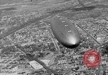 Standbild Luftschiff Hindenburg crash and burn Lakehurst New Jersey USA, 1937, aus Sekunde 20 historischem Filmmaterial Videoclip 65675051399